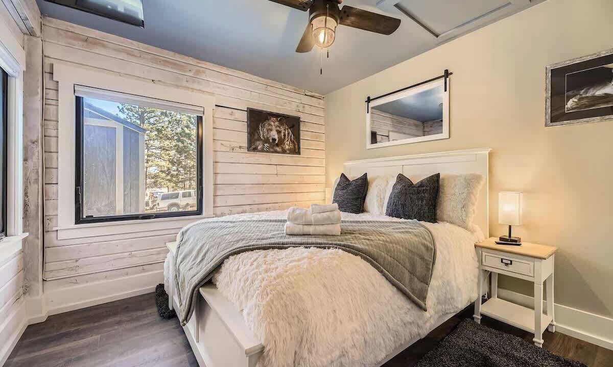 Photo of Bedroom in Indian Hills