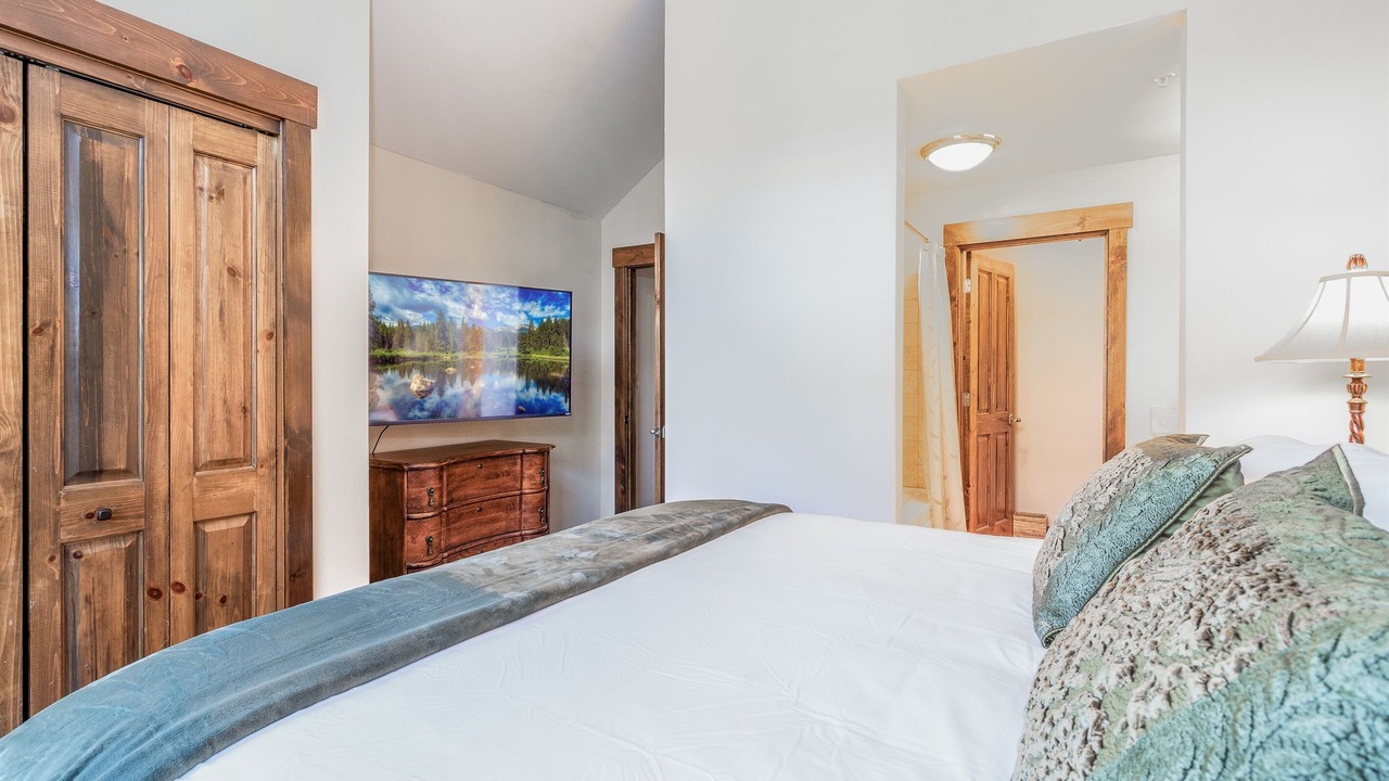 Photo of Bedroom in Lakeside Village
