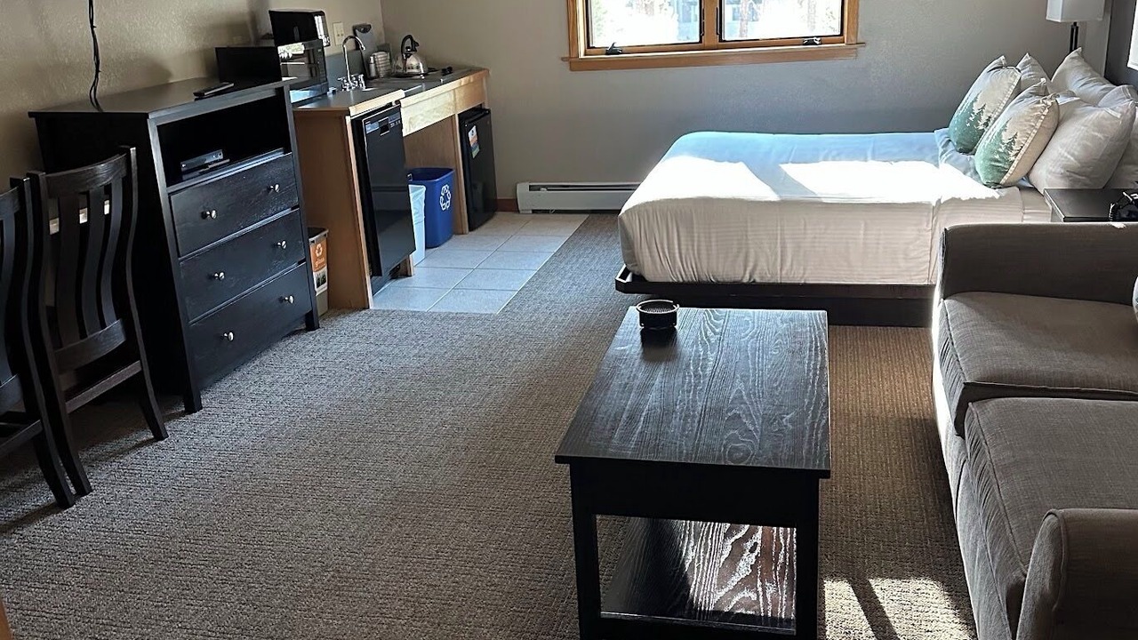 Photo of Bedroom in Four O'Clock
