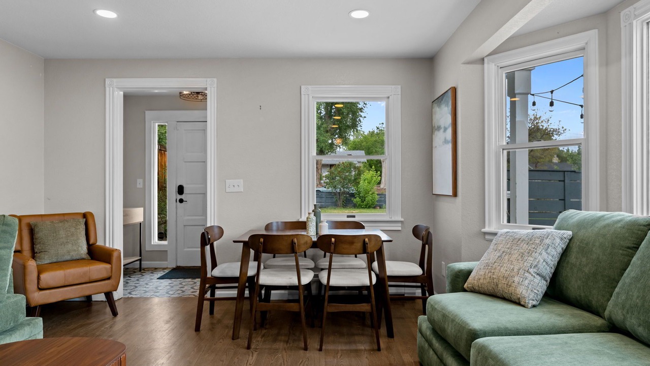 Photo of Livingroom in Englewood