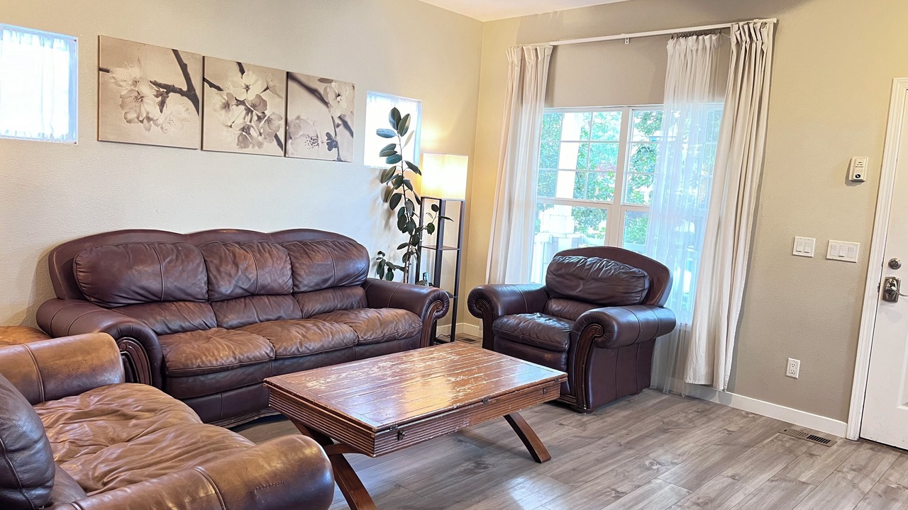 Photo of Livingroom in Aurora Highlands