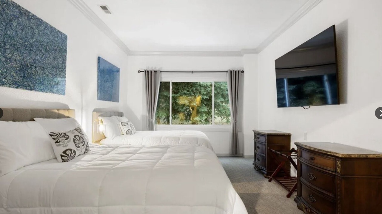 Photo of Bedroom in Broadmoor