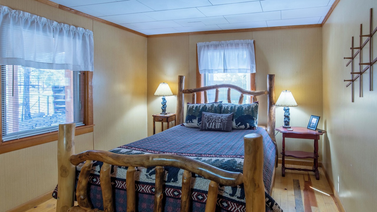 Photo of Bedroom in South Fork