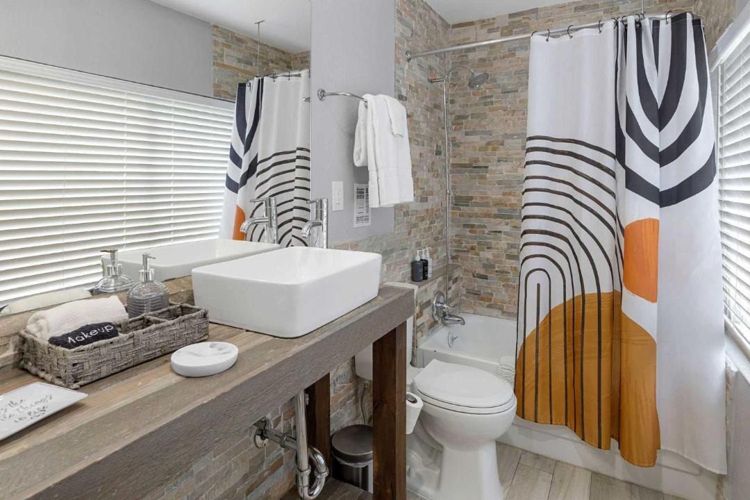 Photo of Bathroom in Barths