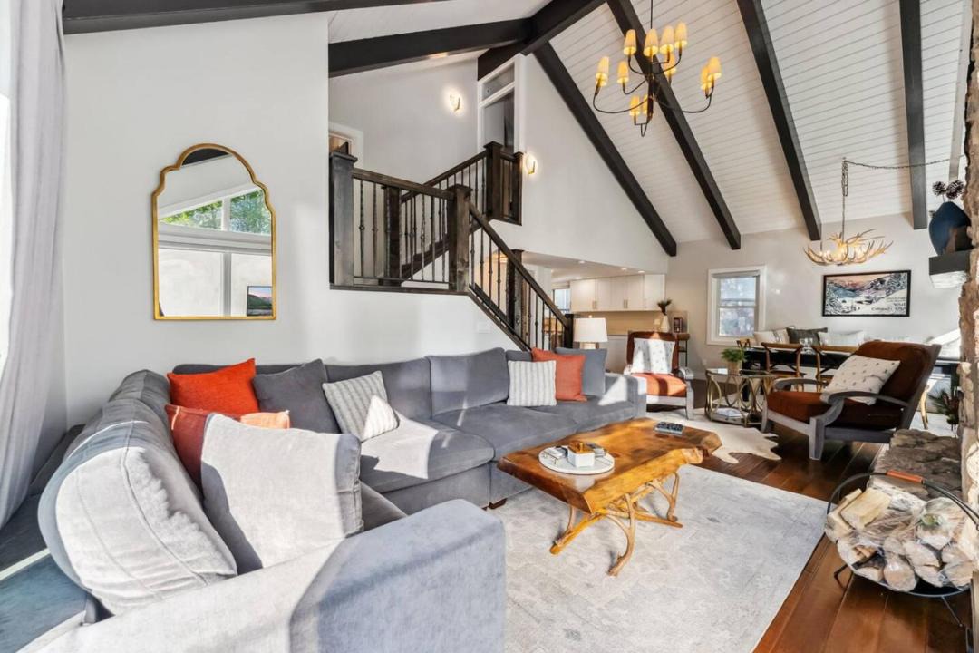 Photo of Livingroom in Matterhorn Village