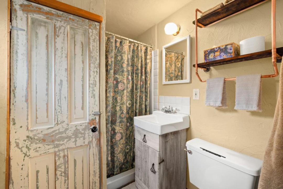 Photo of Bathroom in Golden