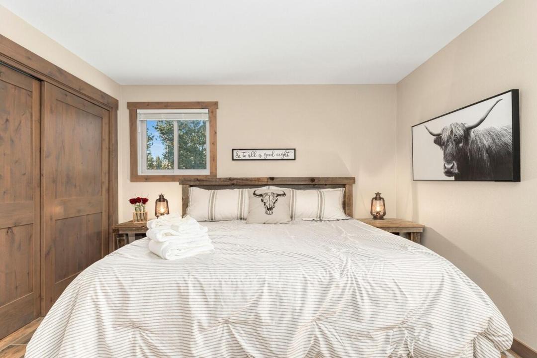 Photo of Bedroom in Pine