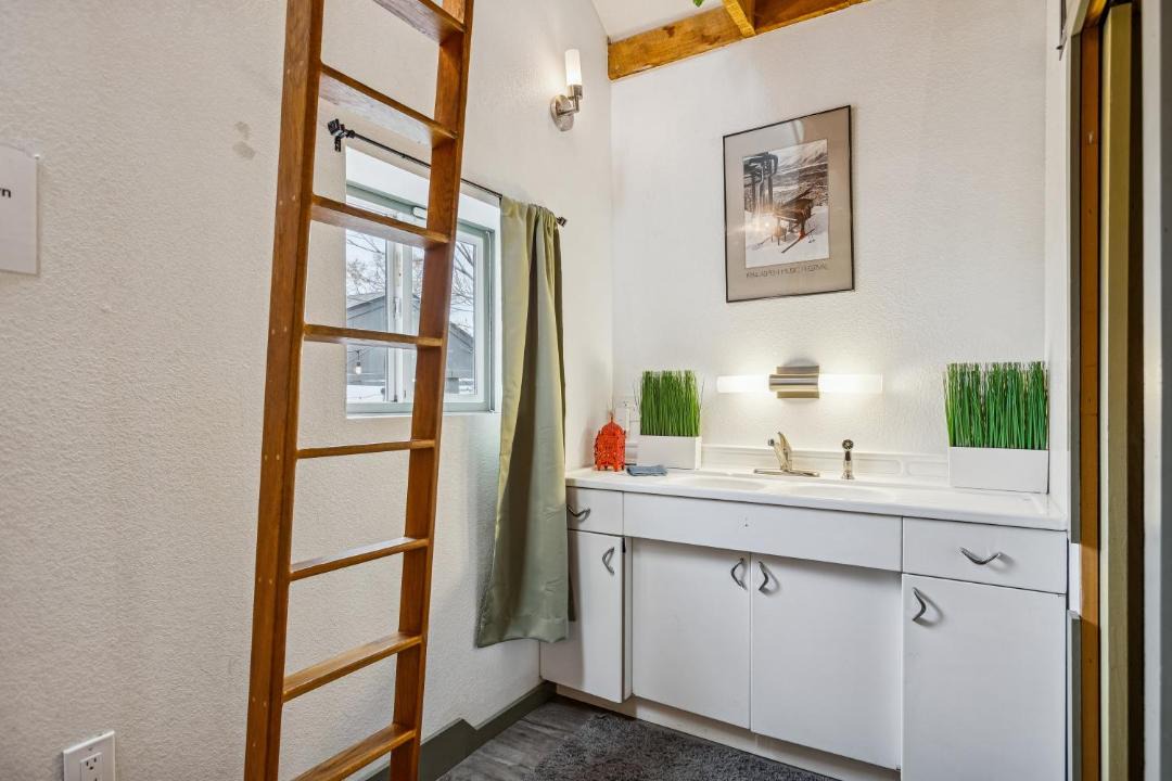Photo of Bathroom in Lincoln Park