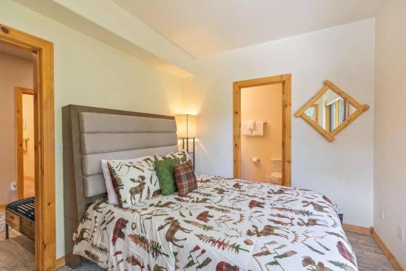 Photo of Bedroom in Four O'Clock