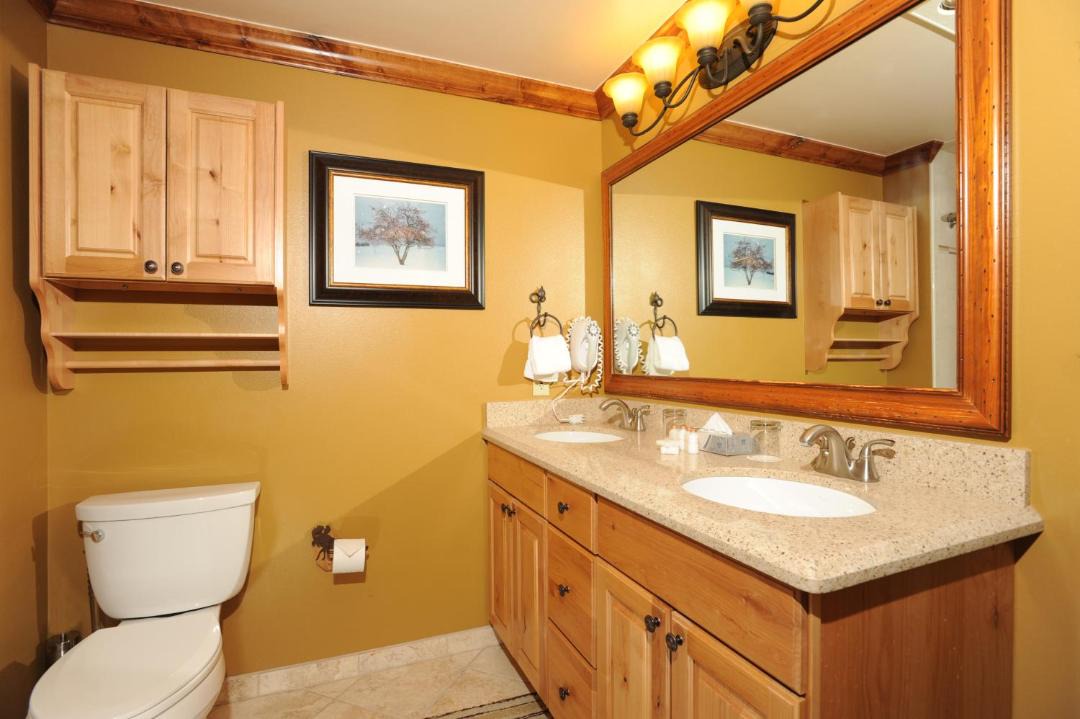 Photo of Bathroom in River Run