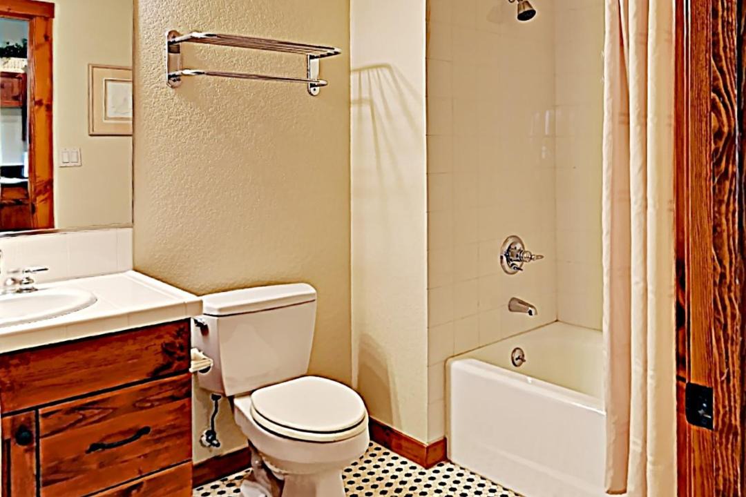 Photo of Bathroom in Peak 9