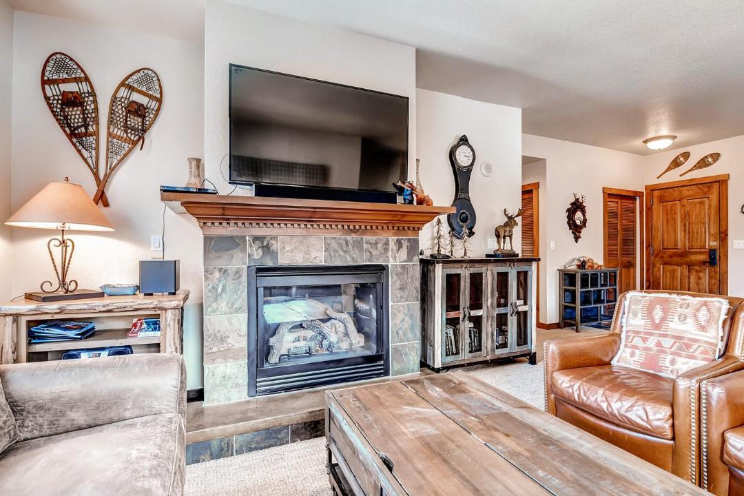 Photo of Livingroom in Peak 9