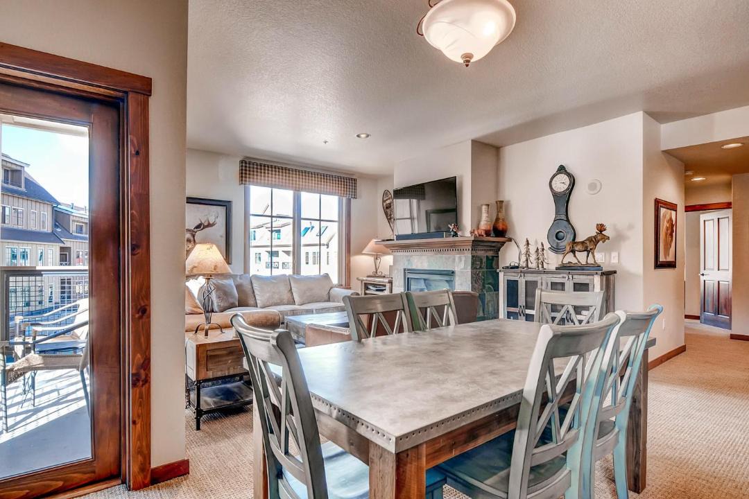 Photo of Livingroom in Peak 9