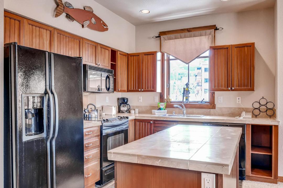 Photo of Kitchen in Peak 9