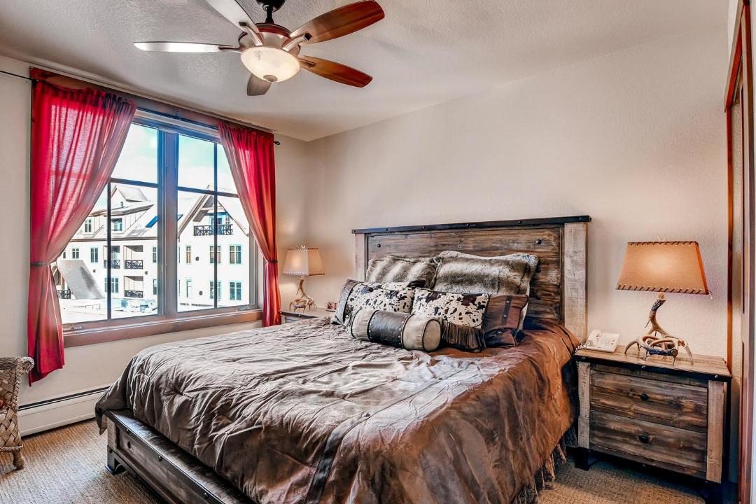 Photo of Bedroom in Peak 9