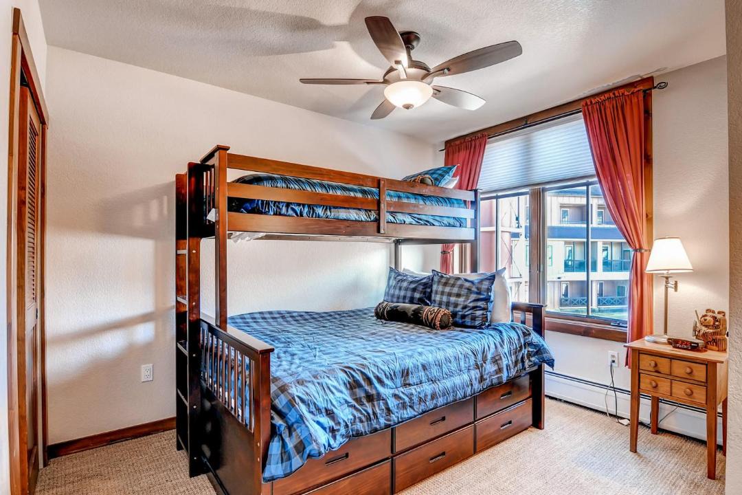 Photo of Bedroom in Peak 9