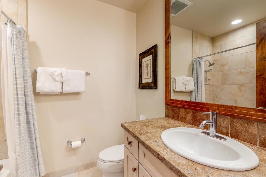 Photo of Bathroom in Four O'Clock