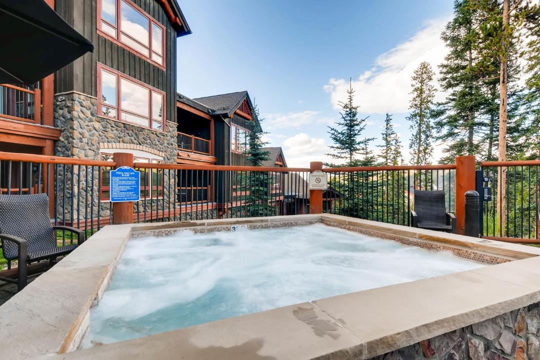Photo of Outdoor in Four O'Clock