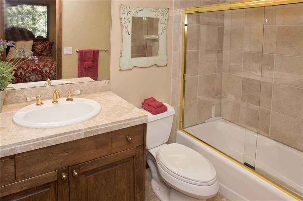 Photo of Bathroom in Highland Meadows