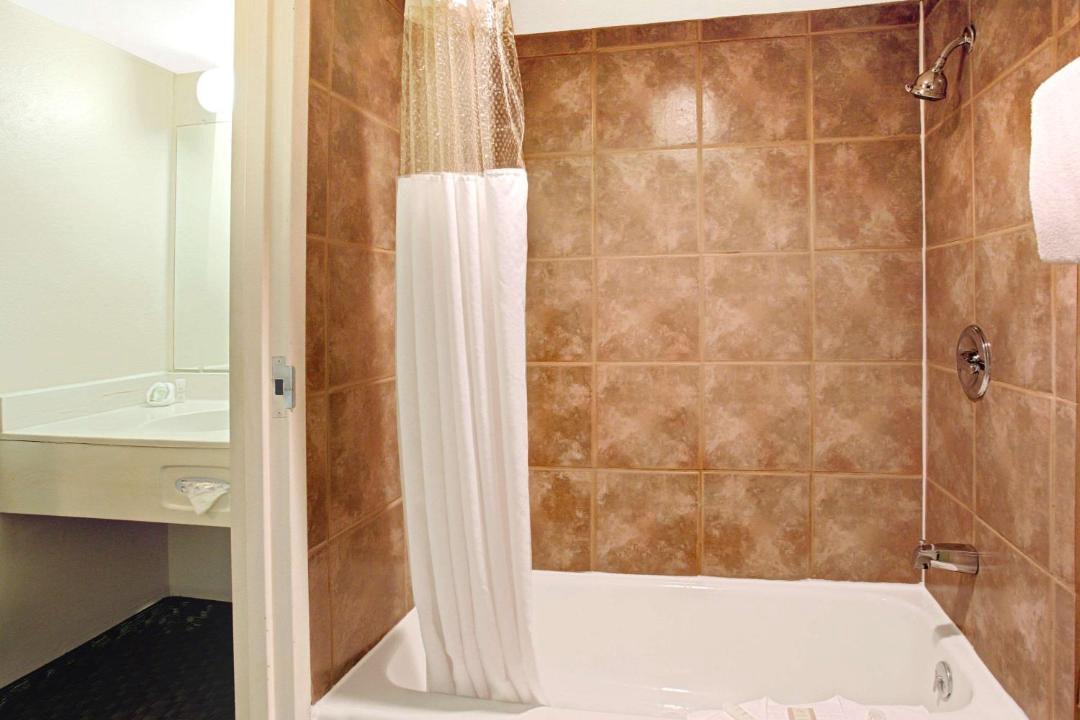Photo of Bathroom in Kipling