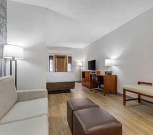 Comfort Suites Golden West Evergreen Parkway 