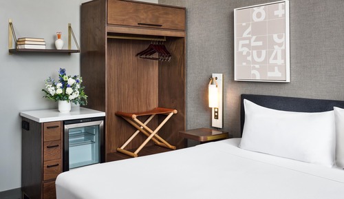 Room, 1 King Bed, Corner