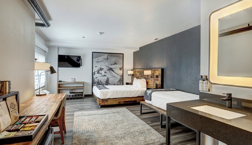 Room, Multiple Beds (The Navigator)