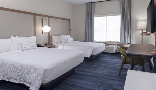 Room, 2 Queen Beds, Roll-in Shower