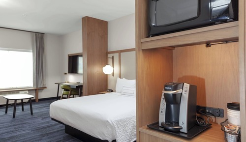 Studio, 1 King Bed with Sofa bed, Hearing Accessible (Roll-in Shower)