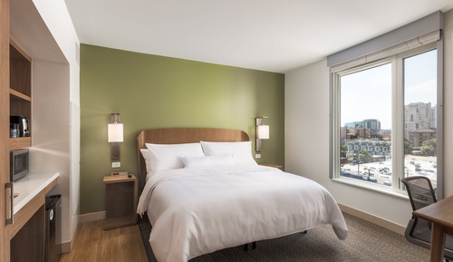 Studio, 1 King Bed (Mobility/Hearing Access, Roll-in Shwr)