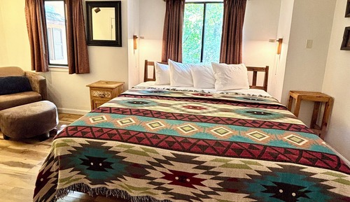 Deluxe Double Room, 1 King Bed, Private Bathroom