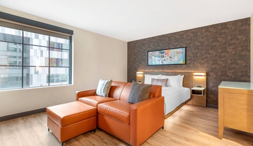 Suite, 1 King Bed, Accessible, Non Smoking (Hearing)