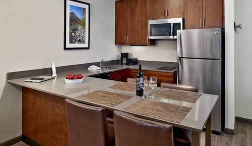 Suite, 2 Bedrooms (Mobility/Hearing Access, Roll-In Shwr)