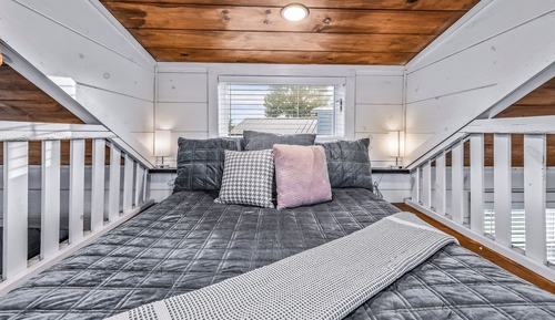 House, Pets Allowed, Mountain View