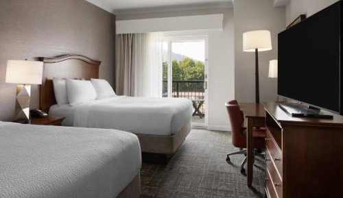 Two-Bedroom Suite with Mobility Accessible Tub - Hearing Access
