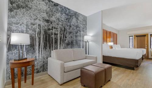 Queen Suite with Two Queen Beds and Sofa Bed - Non-Smoking (No Pets Allowed)