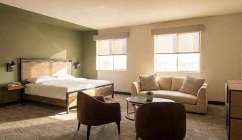 Suite with Mountain View