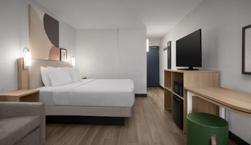 King Room with Roll-In Shower - Mobility and Hearing Access