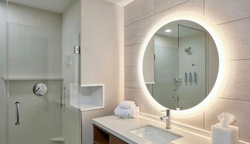 One-Bedroom Larger King Suite with City View