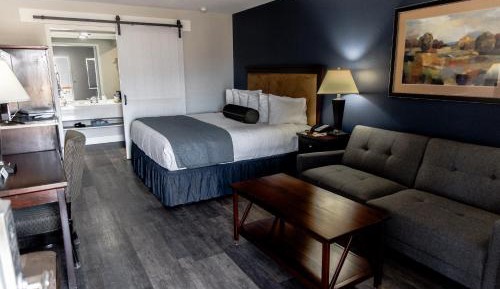 Deluxe King Suite