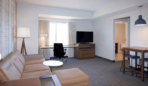 One Bedroom Mountain View, 1 Bedroom Suite, 1 King, Sofa bed