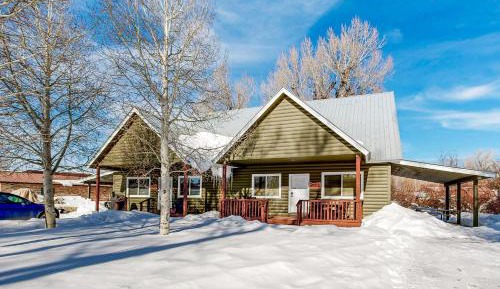 Three-Bedroom Vacation Home 