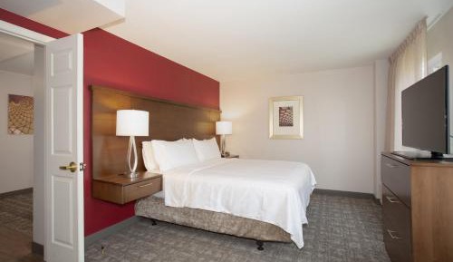 Two-Bedroom Suite with Mobility Accessible Tub