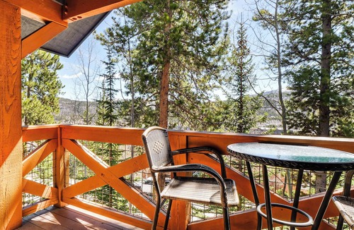 Four O'Clock Apartment | Walk to Shuttle, Lift & Main St! Breck Ski Base
