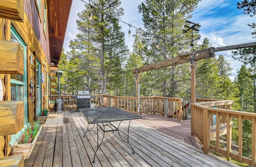 Black Hawk Cottage | Deck, Fire Pit & Grill: Log Cabin in Black Hawk