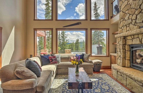 Valley of the Sun Cottage | 26-0111 Fairplay Home w/Hot Tub & Mountain Views!