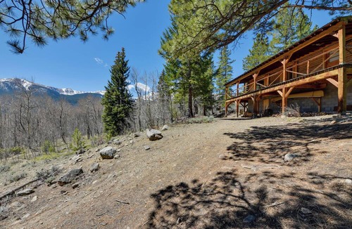 Twin Lakes Cottage | Idyllic Twin Lakes Escape w/Views of the Lakes