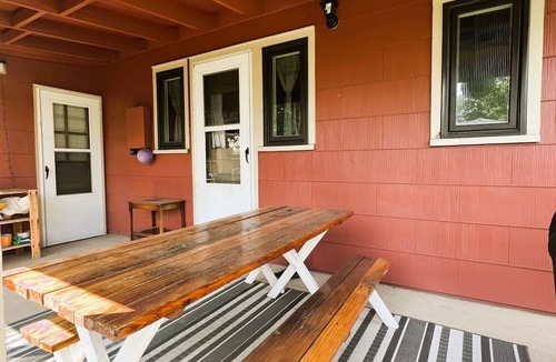 Old Town Cottage | 2BR Urban Retreat Close to Downtown: Yard, Patio, Modern Amenities