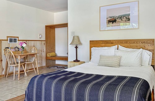 Paonia Hotel | Rocky Mountain Inn