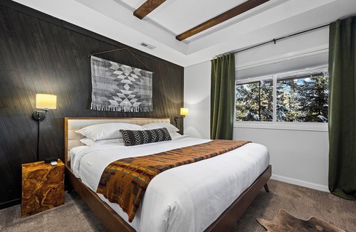 North Central Evergreen House | Juniper Lodge & Treehouses